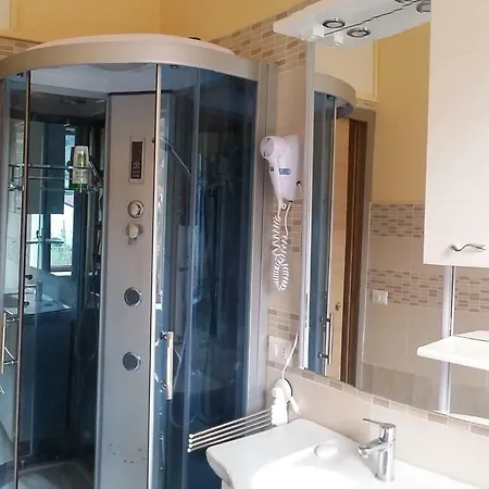 By The Sea And Mountain Apartment